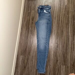 AMERICAN EAGLE CURVY HI-RISE JEGGING